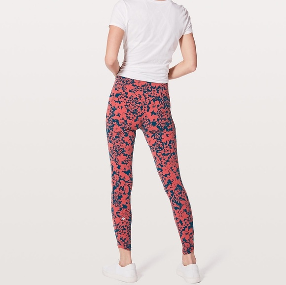 Lululemon - Picture 3 of 4